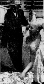 Sabrina in New York 1960 for a publicity stunt
